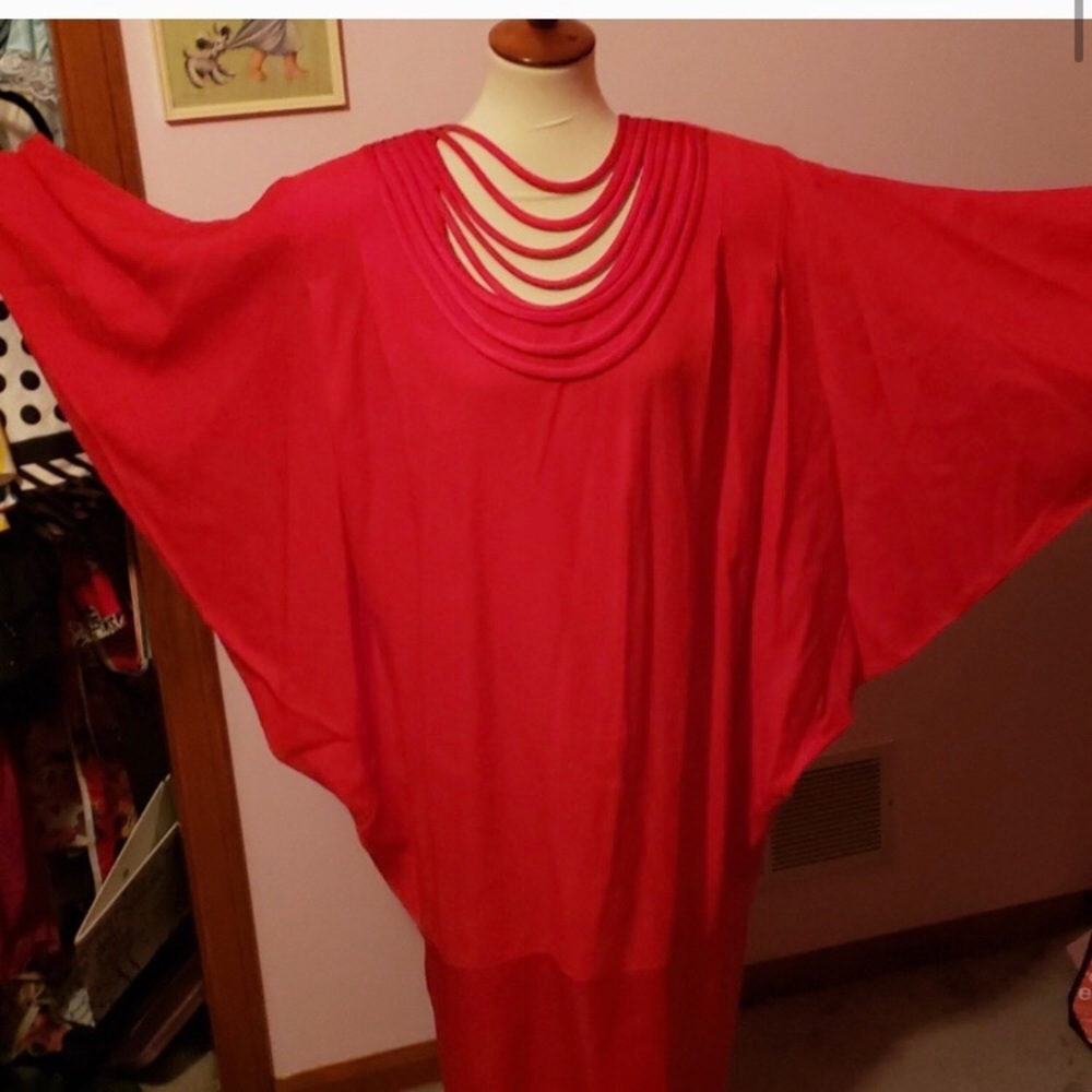 1980s 80s VINTAGE RED BAT WING Caftan size 16